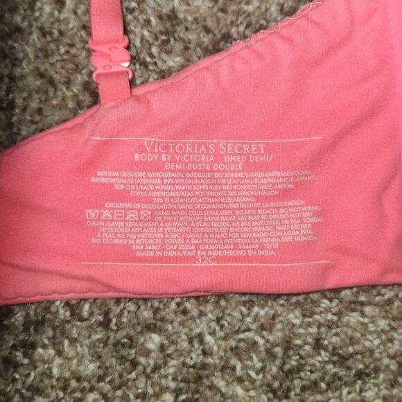 Victoria's Secret - Picture 4 of 5